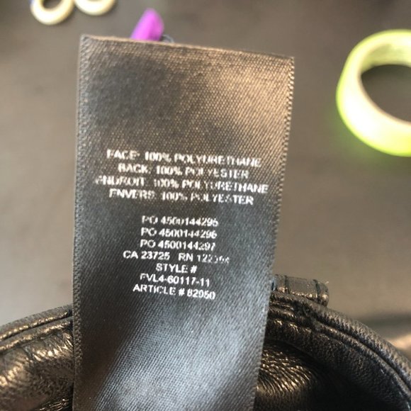 Aritzia Wilfred Black Effortless High-waisted, pleated faux leather shorts 4 - Picture 14 of 16